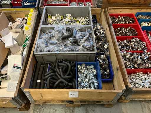 Partij kabels, klemmen en koppelingen