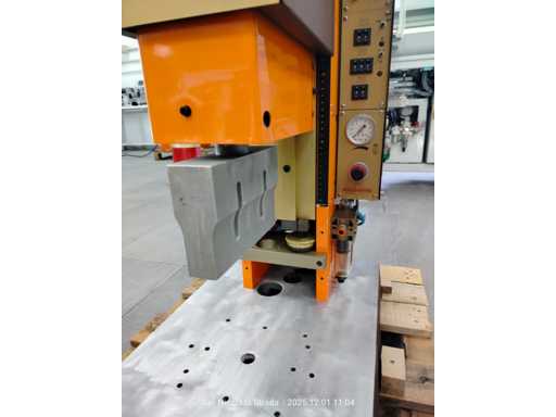 MECASONIC - 2010 - Ultrasonic welding machines for plastics