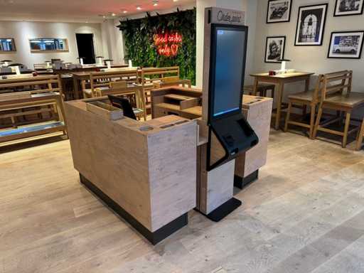 Welkomstbalie met bestelzuil (Combinatiekavel 95 & 96)