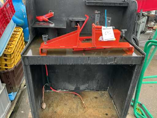 Ban de lucru pentru curățarea pieselor din PVC + clemă pentru roata motorului