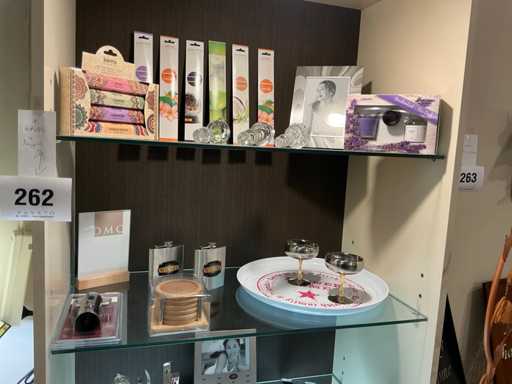 Divers dranktoebehoren en geuren