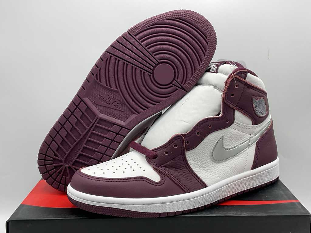 Nike Air Jordan 1 Retro High OG Burgundy Sneakers 42