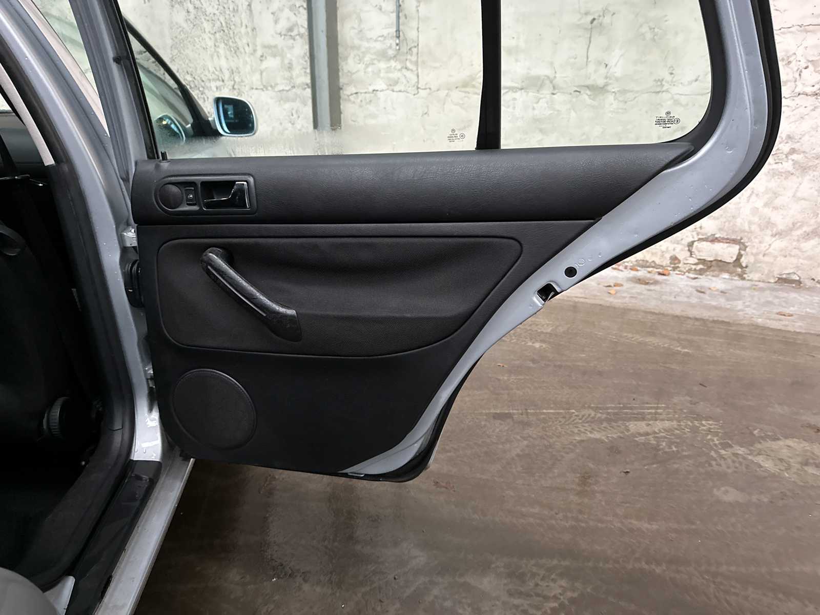 Volkswagen Golf 1.6 Trendline 101pk 2001 AUTOMAAT, 23-HP-FX