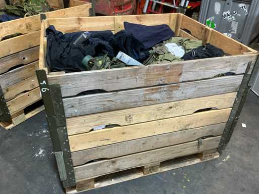 Diverse îmbrăcăminte militare