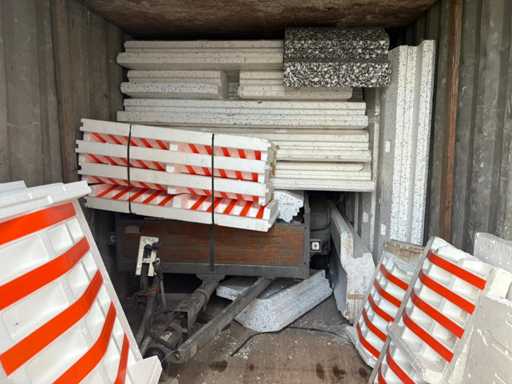 20ft sea container with sled - Including contents - Storage container various building materials