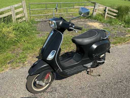 Vespa Moped LX 50 4T Roller