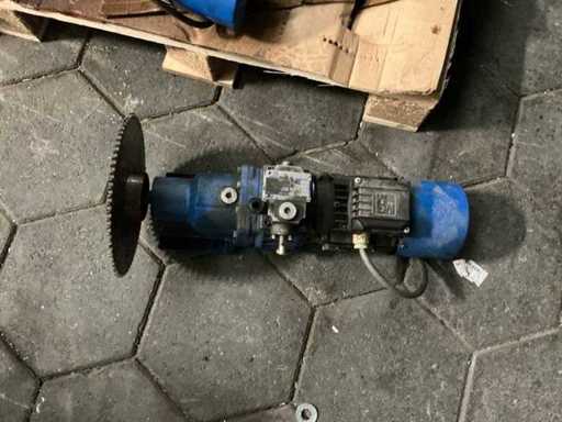 Moteur électrique avec engrenage à vis sans fin