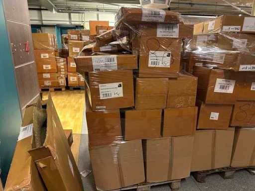 Décoration du terrain, valeur de vente au détail 4 300 €,