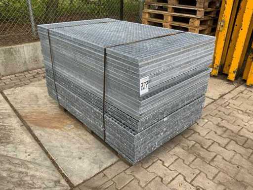 Steel slatted floor 1400x880mm (26x)