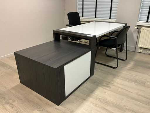 Scrivania con cassetto fisso