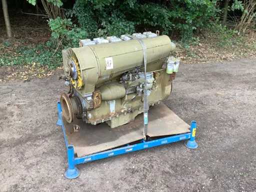 1987 IVA (Deutz) 6 cilinder Dieselmotor