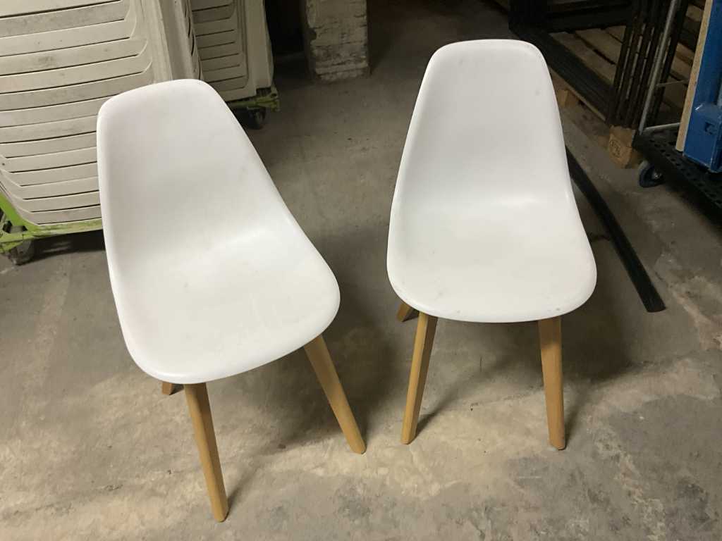 28 chaises PVC démontées