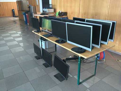 3x IIYAMA E2282HD / 5x IIYAMA E2283HS / 1x IIYAMA E2283H / 5x Philips 220S4L / 2x Philips 220S2 / 4x Philips 220SW9 Set van 20 monitoren