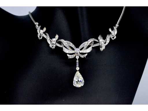Colier cu diamant în formă de pară de 3,50 carate și diamante naturale