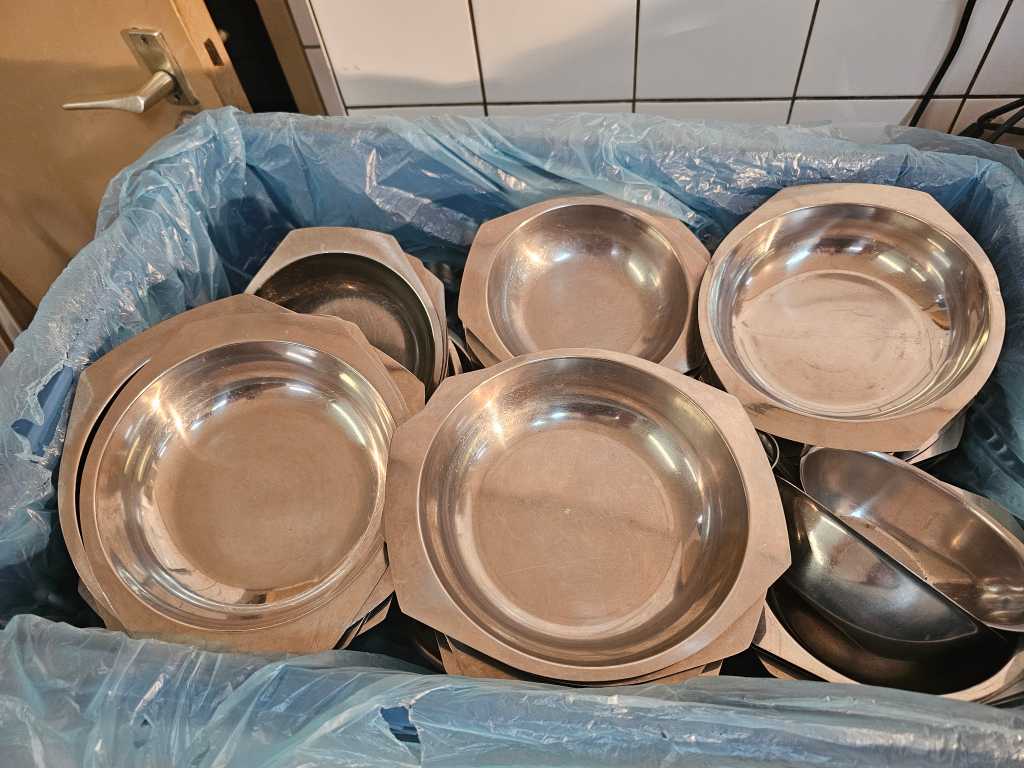 Batch of stainless steel bowls