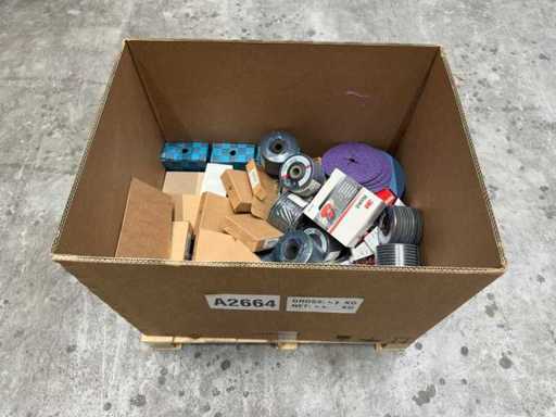 Bosch / 3M – Charge von Schleif- und Schleifmaterialien, Schleifscheiben