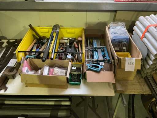 Diverse unelte de mân?