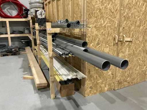 Lot de PVC, tuyaux électriques, conduits de câbles et isolation des tuyaux