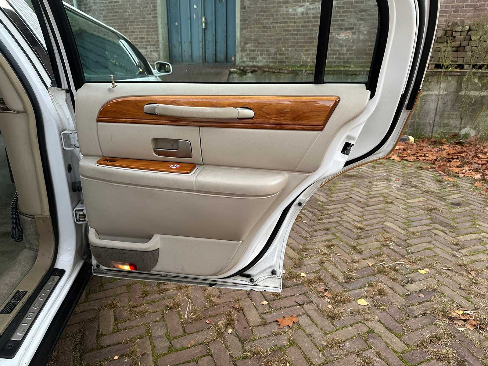 Lincoln Town Car 4.6 V8 Signature (Limousine) 204pk 2003, 62-NG-XN Youngtimer