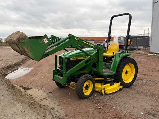 Tracteur compact John Deere 4400 à chargeur frontal