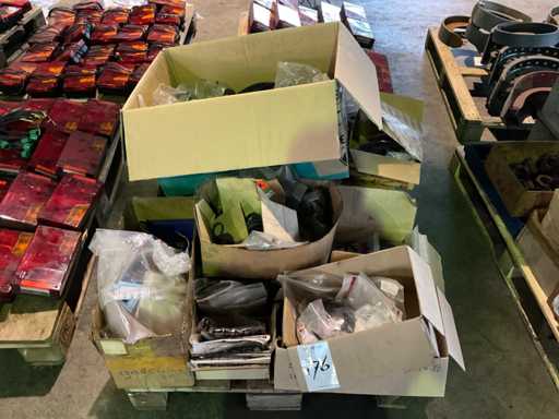 Lotto di parti per macchinari agricoli