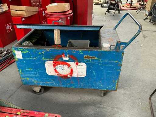 Metal tool trolley