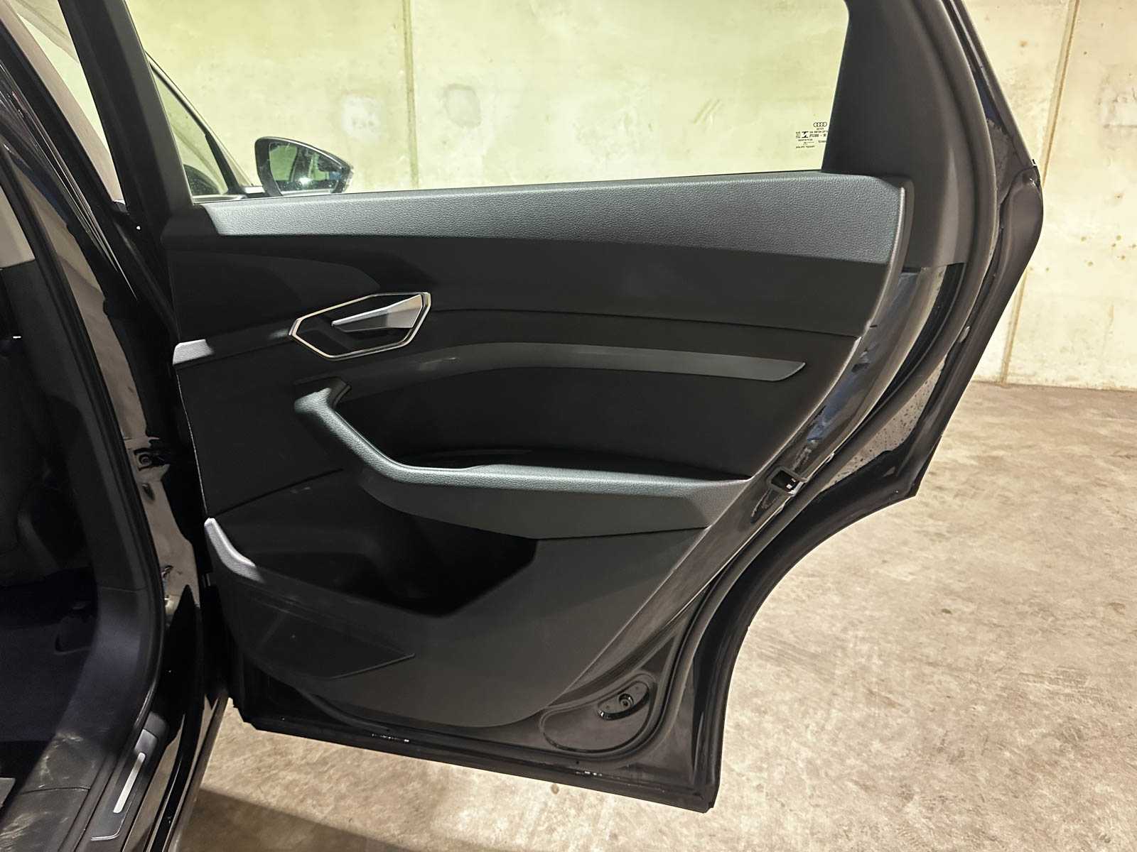 Audi e-tron 50 Quattro Business Edition 313pk 2020 (Origineel-NL), J-761-NS