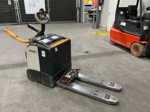 2011 Elektryczny podno?nik paletowy Crown WT3040