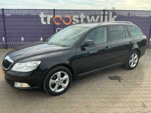 2011 - Skoda - Octavia Combi - 1.2 TSI Elegance Bns - Car