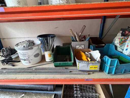 Dużo różnych materiałów do pracy