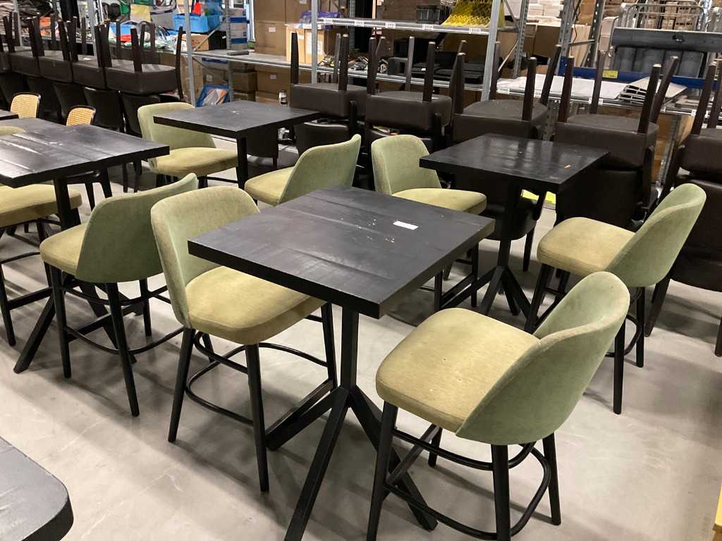 Tables with stools (4x)