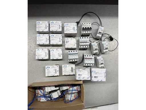 ABB, Eaton - Componenti del quadro di distribuzione inclusi interruttori per perdita di terra e interruttori principali (28x)