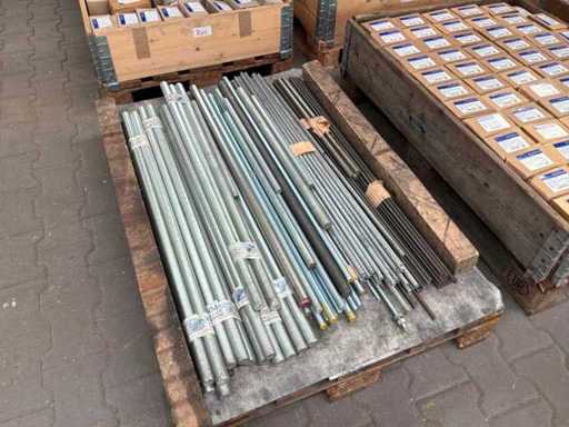 Verschiedene verzinkte Gewindestangen (94x)