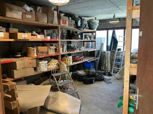 Zawarto?? ca?ego pokoju bez pó?ek