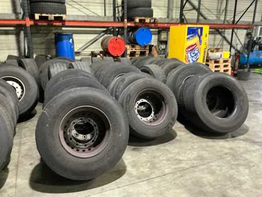 Grote partij vrachtwagenbanden