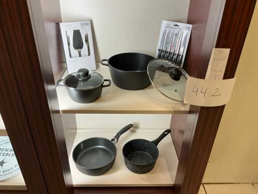 4 delig kookpotset Gsw/Ssw , taartbestek en messenset