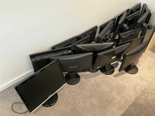 Various PC screens (17x)