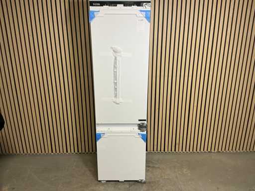 Ätna KCD8194ENF. Einbau-Kühl-Gefrierkombination