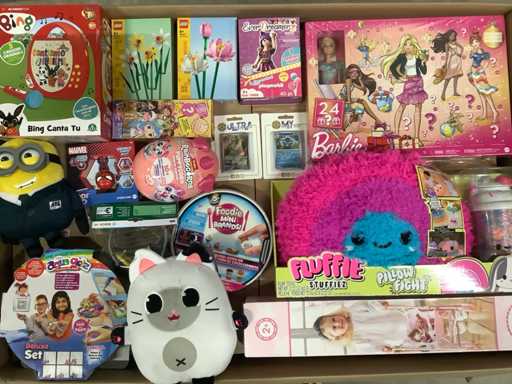 Giocattoli nuovi, inclusi Lego e Pokémon