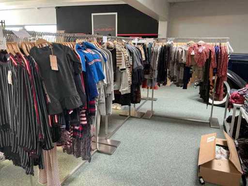 Clothes rack (4x)