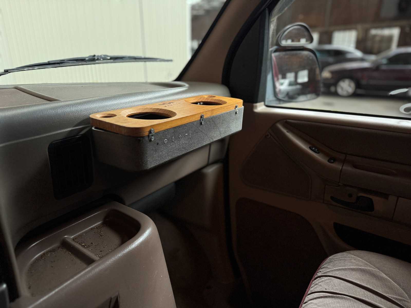 Ford E150 5.0 1993, 95-VH-NN