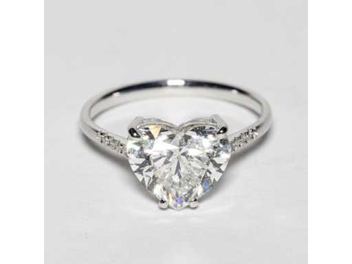 18 Karaat witgouden ring met 3,09 crt. diamant