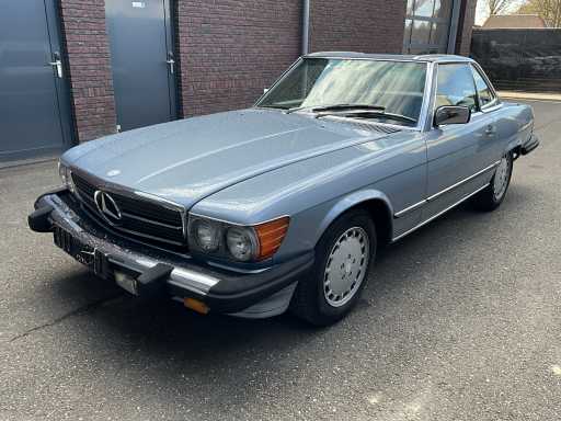 Mercedes-Benz 560 SL - Car