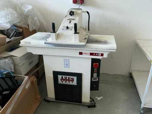 Machine de découpe à la pression ARES F70L 2019