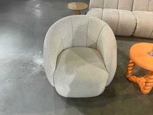 Richmond Interiors weißer Boucle drehbarer Bequemensessel Jago Liegestuhl