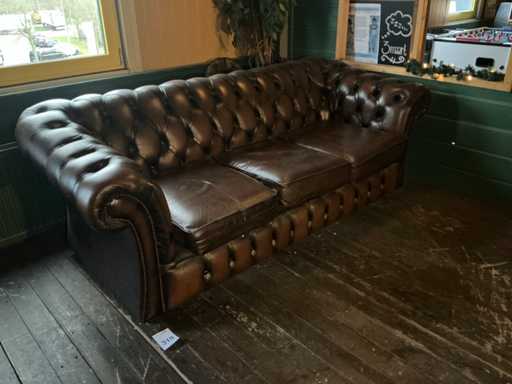 3-zits Chesterfield bank