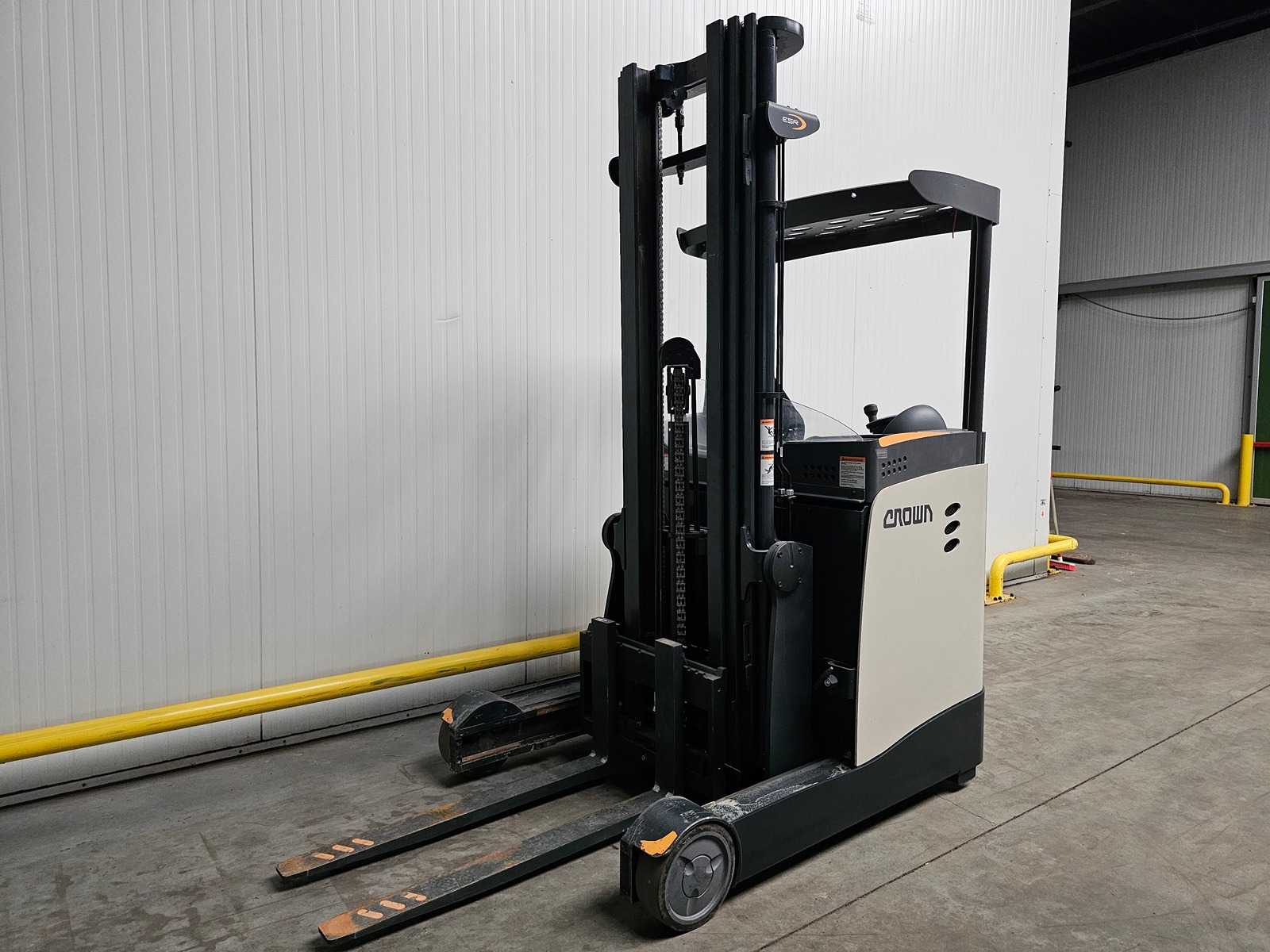 2018 Crown ESR 5240-14 Reach Truck
