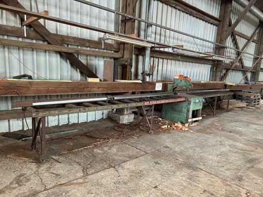 Radial arm sawing machine