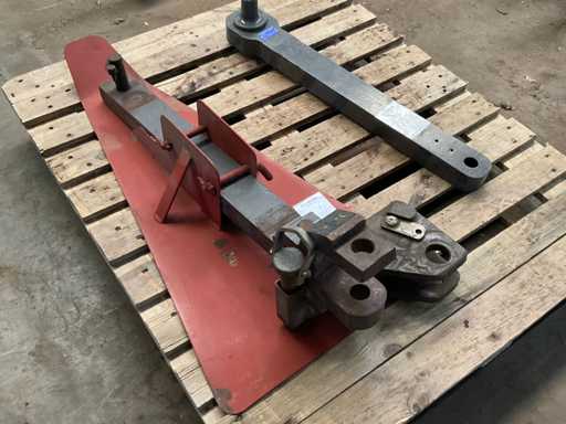 Pull bar with slip slipper