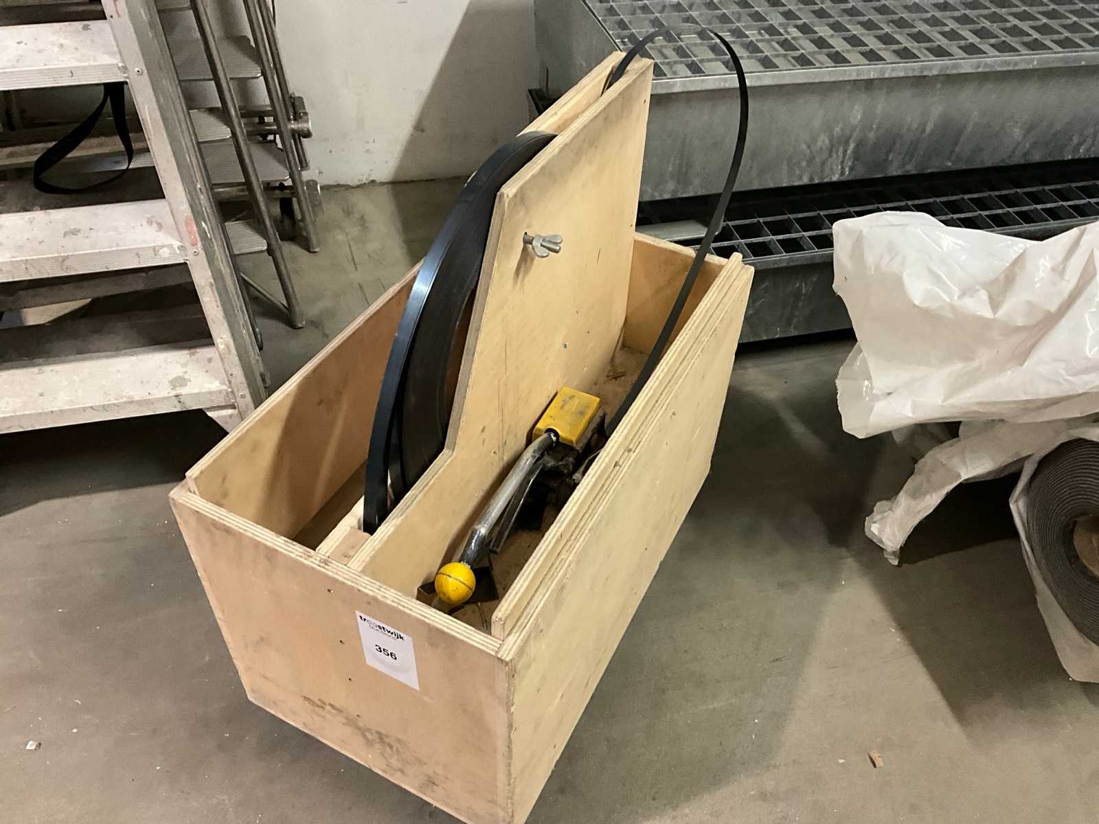 Strap iron tensioner set